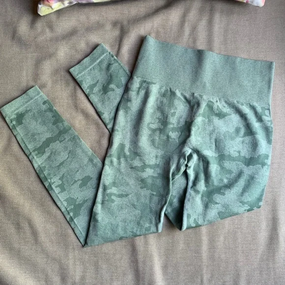 3Pc Camo Green Seamless set (Leggings, Bra, Long Sleeve Crop Top) - Picture 9 of 12